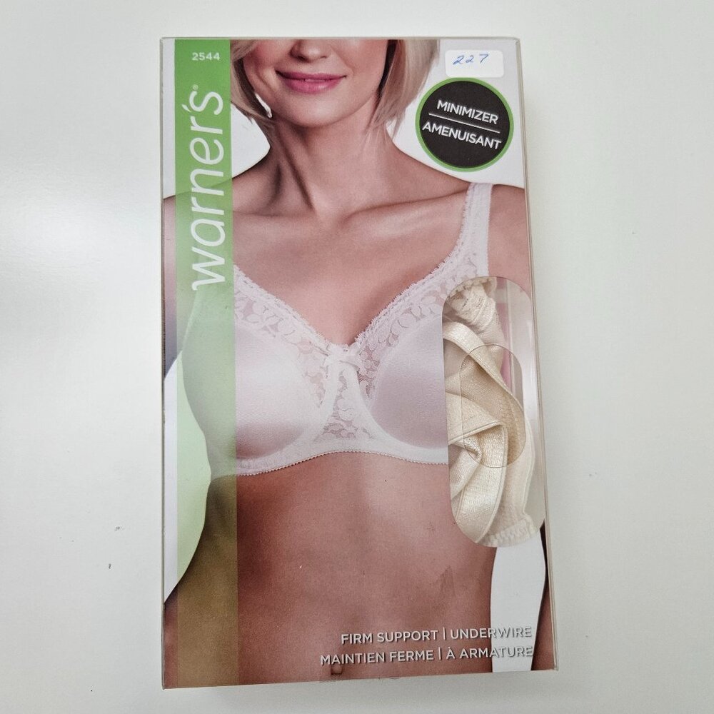 227. Warner's firm support underwire bra. NWT